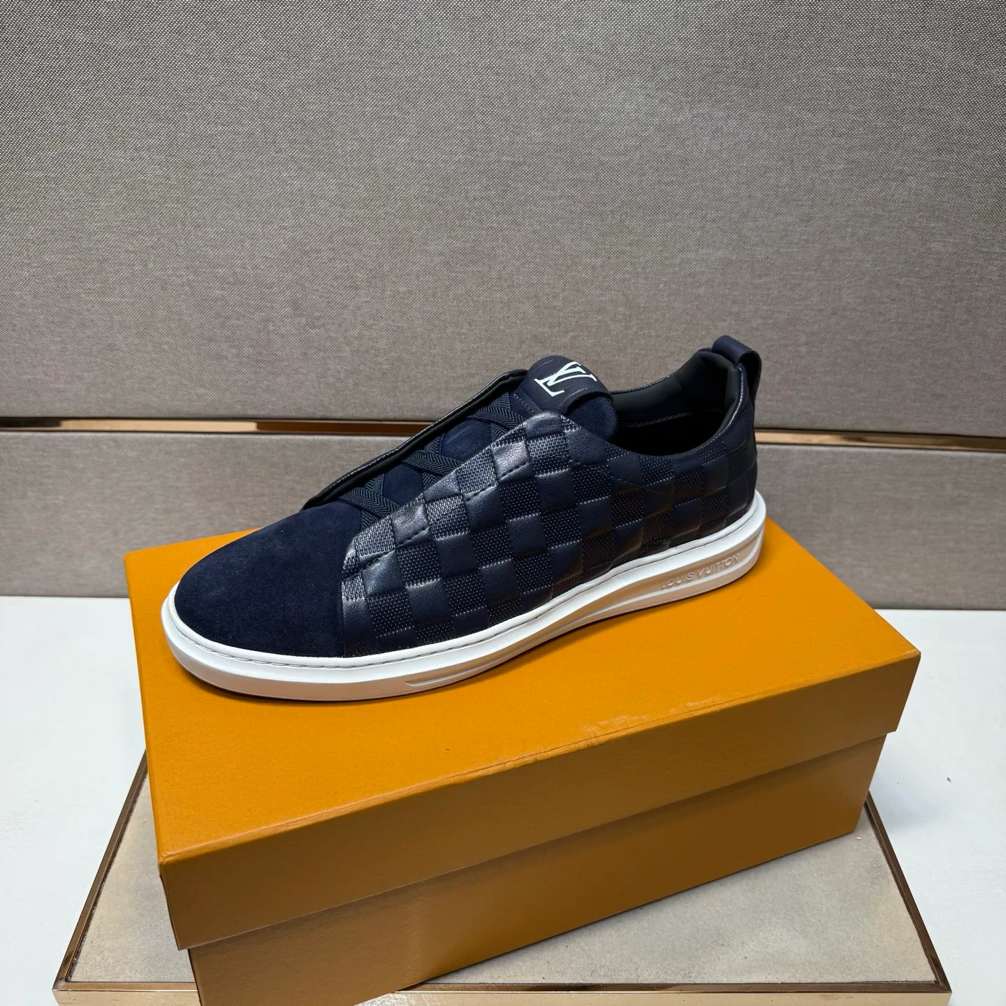 ⬛️Men's shoes 💰p442【LV～】Men's casual shoes 2025z cabinet sales simultaneously 🔶Size: 38-44#️⃣ 🔷2 colors🔜The upper is made of multi-material splicing➕Genuine leather lining, comfortable and breathable, sole: original comfortable and wear-resistant outsole, ⚠️Real shot📱Photographed🎬The real thing is better📢📢📢